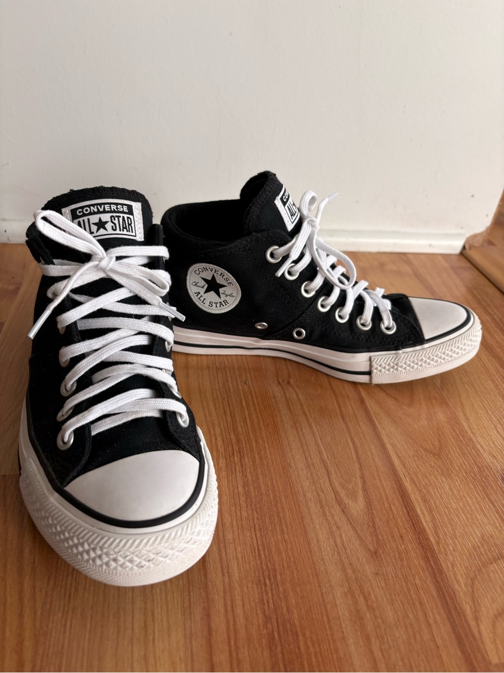 Converse Black and White Low Top Canvas Sneakers women size 7